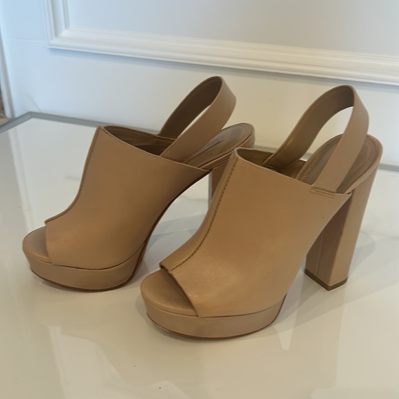 Nude BCBG Maxazaria Nude Leather Heels Size 7.5 Medium - Picture 2 of 7